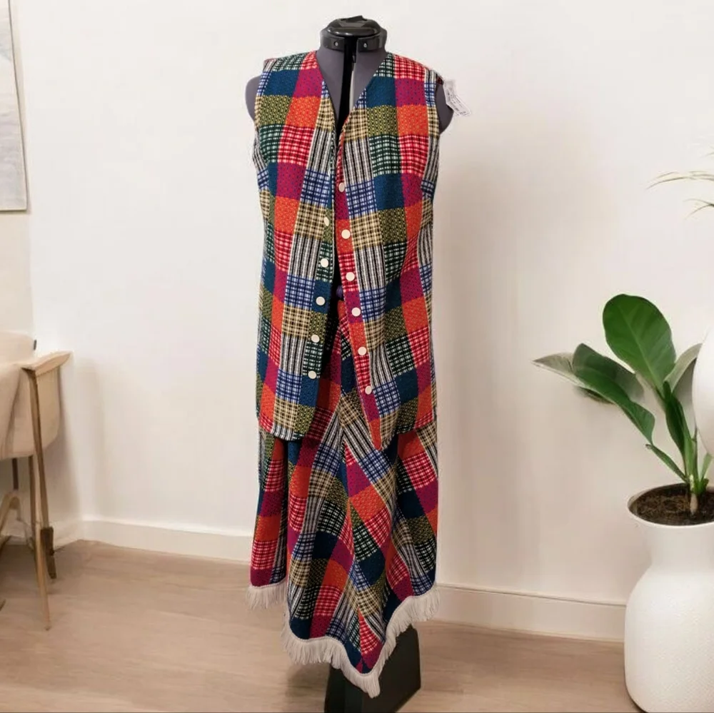 Elegant Plaid Skirt Set with Vest Vintage - Picture 3 of 15
